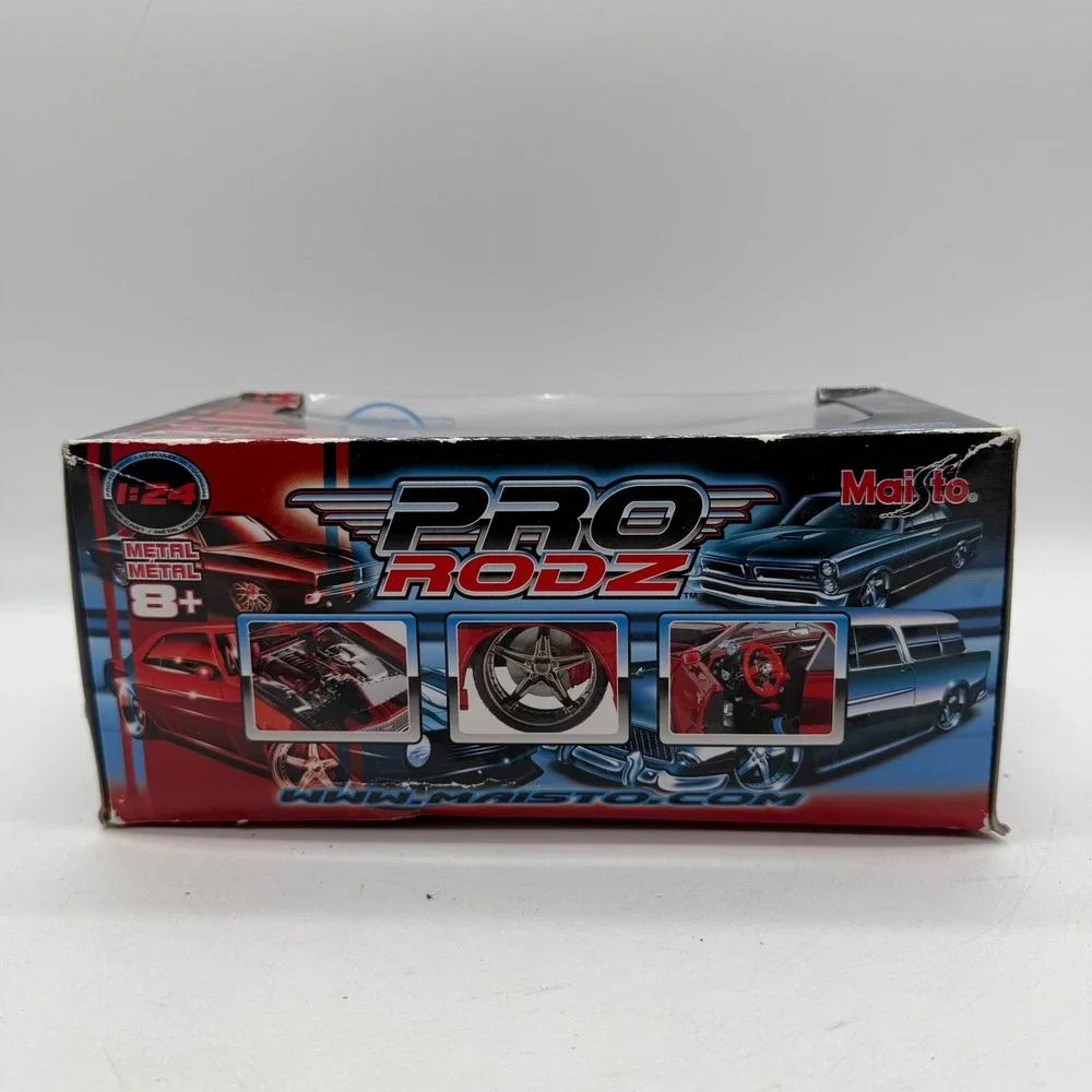 Maisto 31090 Pro Rodz 1:24 Scale 1965 Chevrolet Malibu SS 2005 Diecast Metal Car
